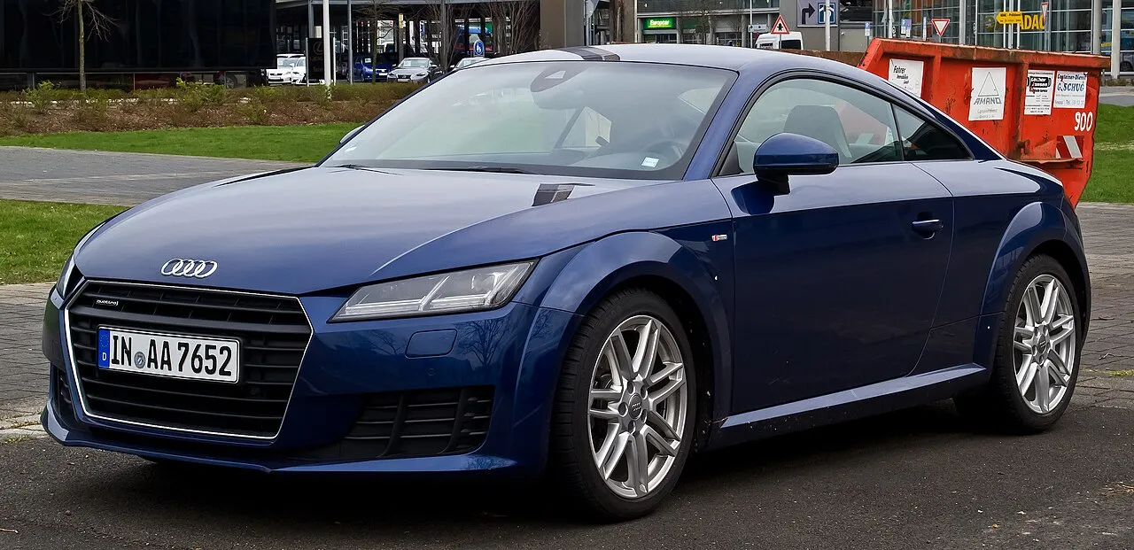 Audi TT Coupé 2.0 TFSI quattro S-line (8S) – Frontansicht, 3. April 2015, Düsseldorf — model reference, not inventory photo