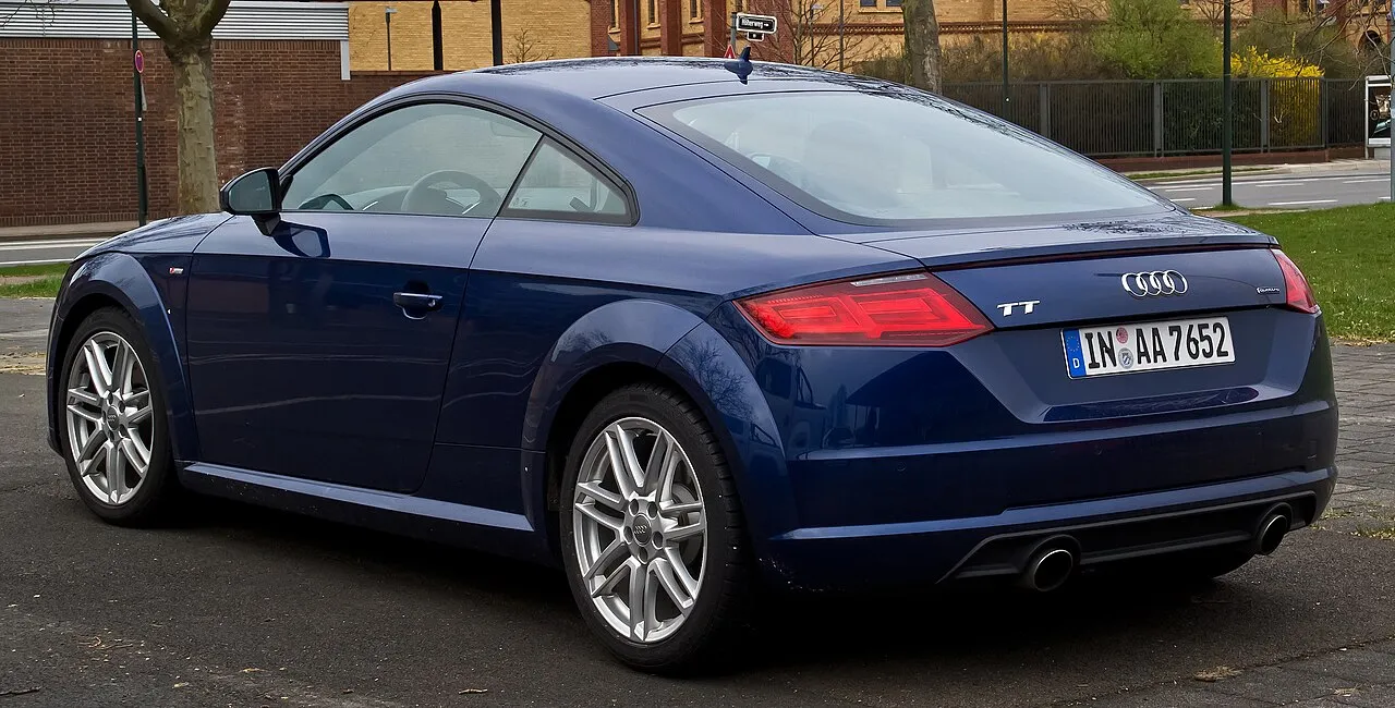 Audi TT Coupé 2.0 TFSI quattro S-line (8S) – Heckansicht, 3. April 2015, Düsseldorf — model reference, not inventory photo