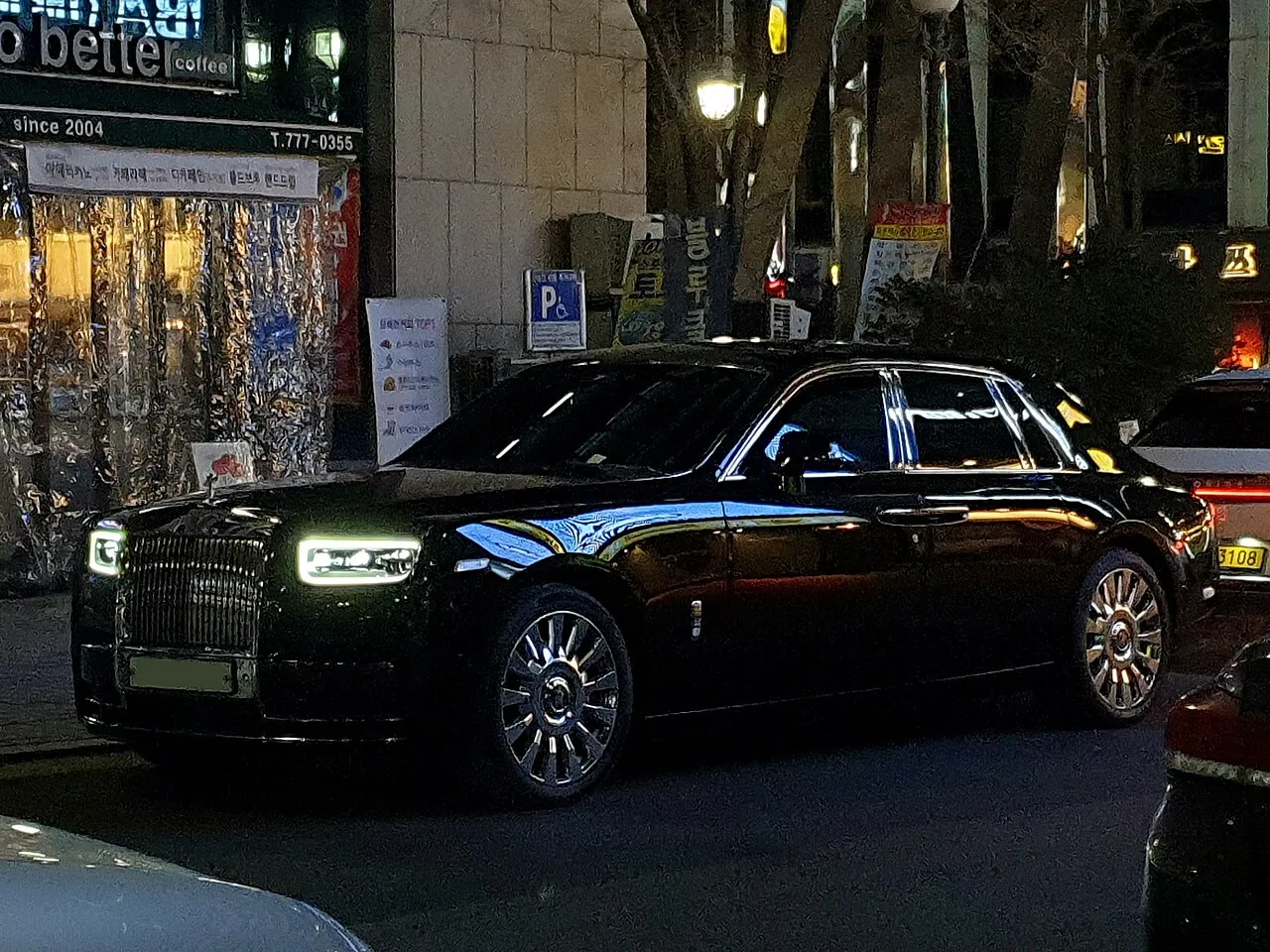 Rolls-Royce Phantom VIII Black (36) — model reference, not inventory photo
